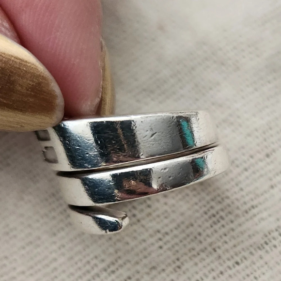 Gucci Sterling Silver Snake Spiral Ring - Picture 9 of 12